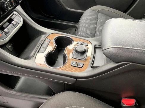 Used 2023 GMC Acadia SLE w/ Driver Convenience Package image 15