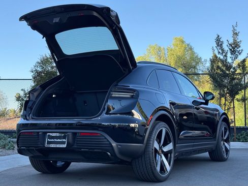 New 2025 Porsche Macan 4S Electric AWD/4WD image 36