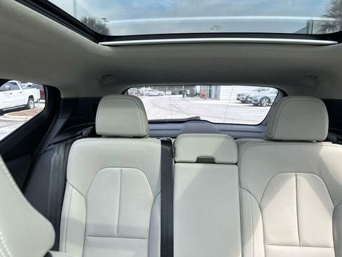 Used 2020 Volvo XC40 T5 Momentum w/ Protection Package Premier image 33