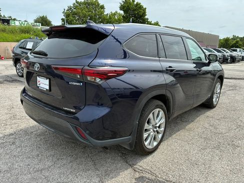 Used 2024 Toyota Highlander Limited AWD/4WD image 3