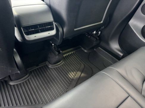 Used 2025 Tesla Model Y Long Range image 22