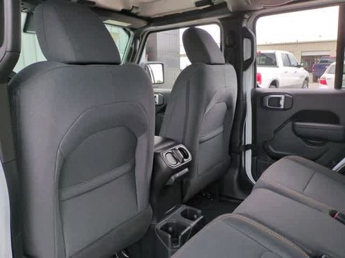 New 2025 Jeep Gladiator Sport image 18