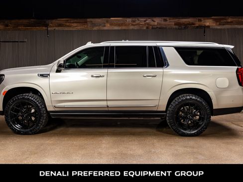 Used 2024 GMC Yukon XL Denali w/ Advanced Technology Package image 6