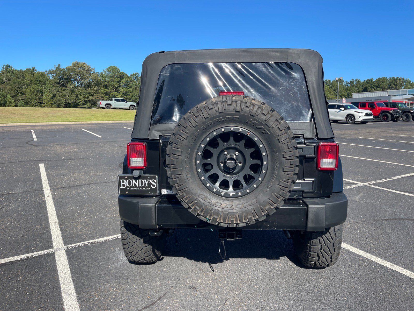 Used 2016 Jeep Wrangler Unlimited Sahara AWD/4WD image 15