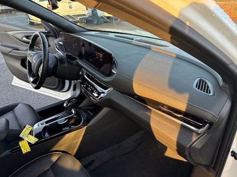 Used 2024 Buick Envista Avenir image 36