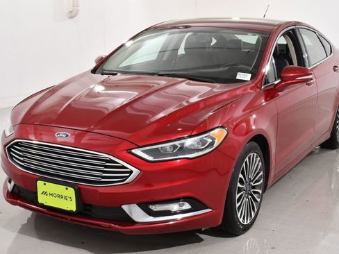 Used 2017 Ford Fusion SE w/ Fusion SE Technology Package image 2
