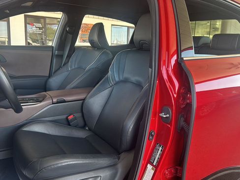 Used 2023 Toyota Crown Limited image 12