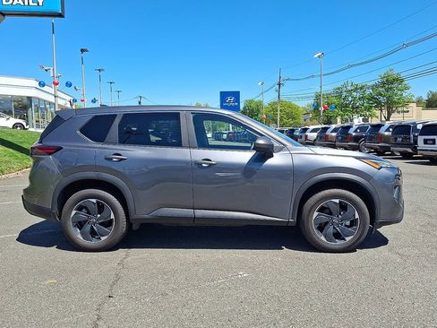 Used 2025 Nissan Rogue SV AWD/4WD image 8