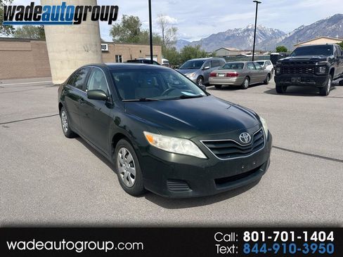 Used 2010 Toyota Camry LE image 1
