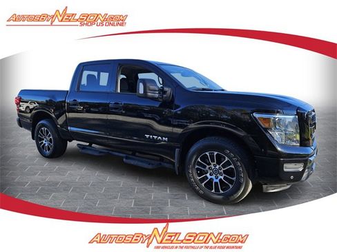 Used 2022 Nissan Titan SV w/ SV Convenience Package image 1