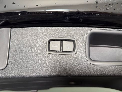 New 2026 Porsche Macan image 18