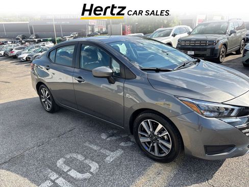 Used 2025 Nissan Versa SV FWD image 1