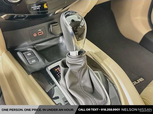 Used 2019 Nissan Rogue SV w/ Premium Package FWD image 17