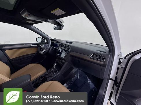 Used 2024 Volkswagen Tiguan SE image 28