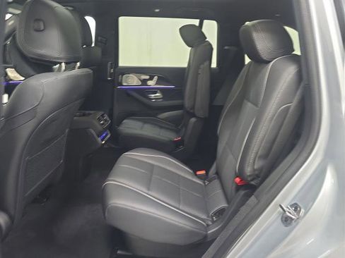Used 2025 Mercedes-Benz GLS 580 4MATIC image 9