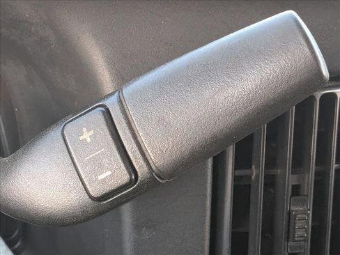 Used 2016 Chevrolet Express 2500 image 10