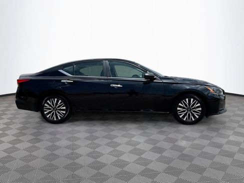 Used 2024 Nissan Altima 2.5 SV FWD image 4