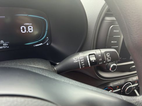 Used 2025 Kia Soul LX w/ LX Technology Package FWD image 18