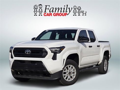 Used 2025 Toyota Tacoma SR image 1