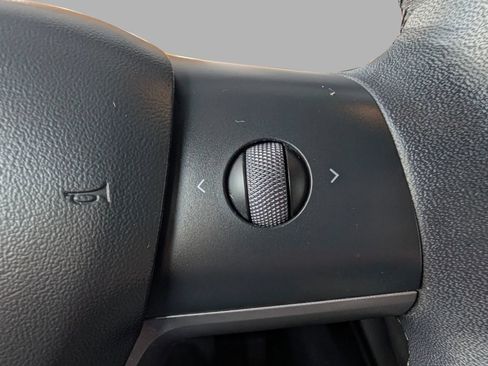 Used 2021 Tesla Model Y Long Range AWD/4WD image 36