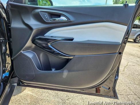 Used 2025 Chevrolet Trax LT FWD image 23