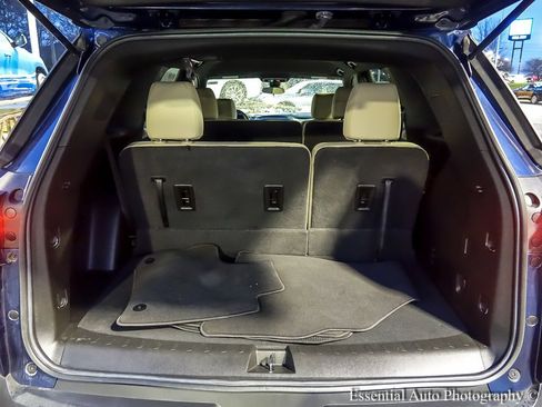 Used 2023 Chevrolet Traverse LS w/ Safety Package image 29