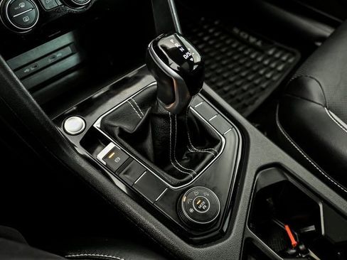 Certified 2022 Volkswagen Taos SEL w/ Panoramic Sunroof Package image 22