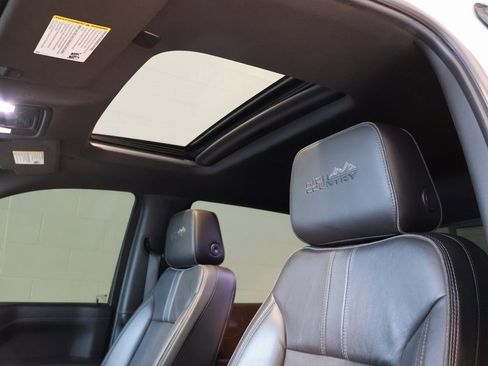 Used 2019 Chevrolet Silverado 1500 High Country w/ High Country Premium Package image 25