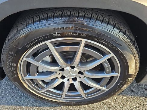 Used 2023 Mercedes-Benz GLB 35 AMG 4MATIC w/ Premium Package image 10