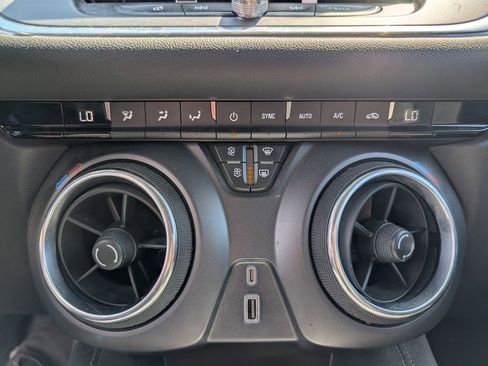 Used 2019 Chevrolet Blazer LT AWD/4WD image 16