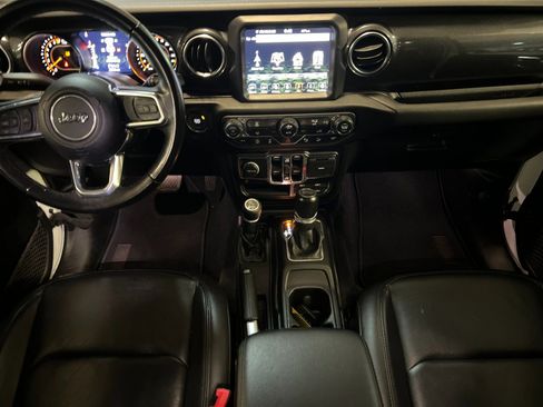 Used 2020 Jeep Wrangler Unlimited Sahara image 12