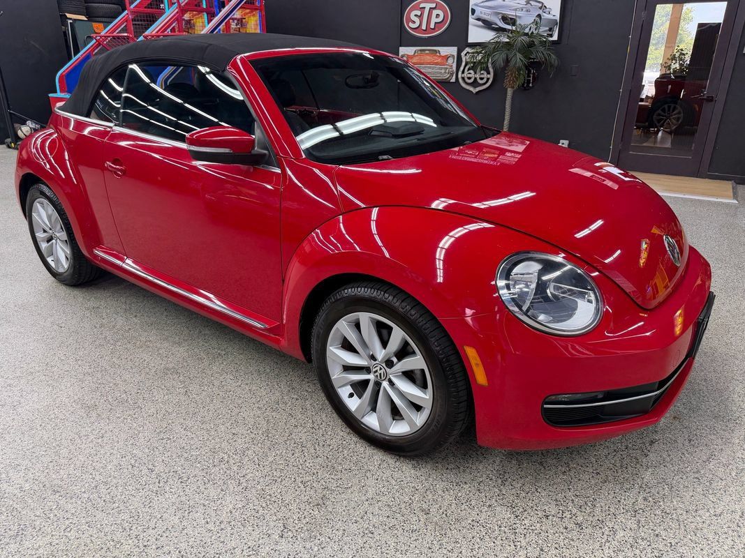 Used 2013 Volkswagen Beetle TDI FWD image 4