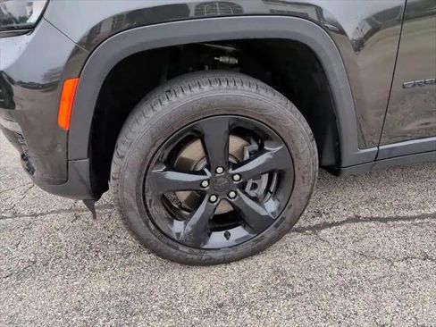 Certified 2025 Jeep Grand Cherokee L Limited w/ Luxury Tech Group II AWD/4WD image 15