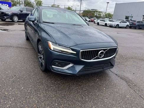 Used 2021 Volvo S60 T5 Inscription image 2