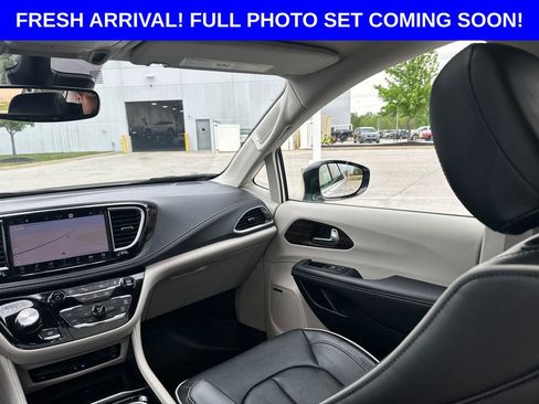 Used 2023 Chrysler Pacifica Limited w/ Uconnect Theater Family Group AWD/4WD image 25