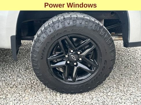 Used 2021 Chevrolet Silverado 1500 Custom Trail Boss w/ LPO, Dark Essentials Package AWD/4WD image 9