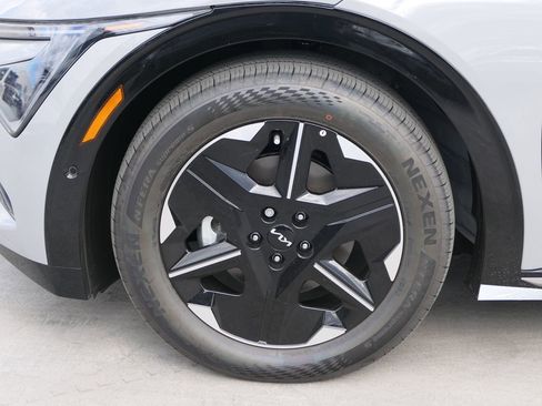 New 2025 Kia EV6 Wind image 9