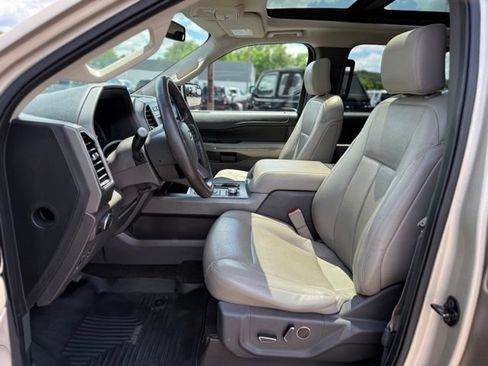 Used 2018 Ford Expedition XLT w/ Equipment Group 201A AWD/4WD image 12