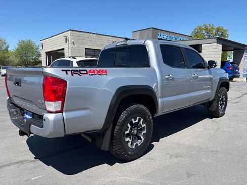 Used 2017 Toyota Tacoma TRD Off-Road AWD/4WD image 6