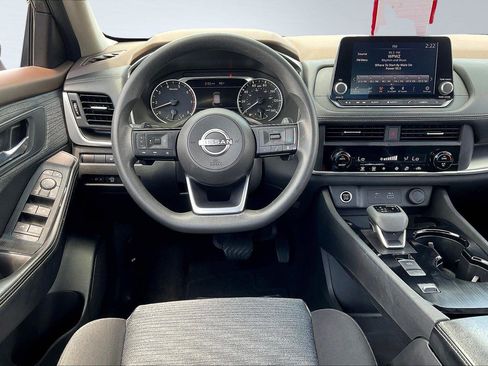 Used 2023 Nissan Rogue SV image 5