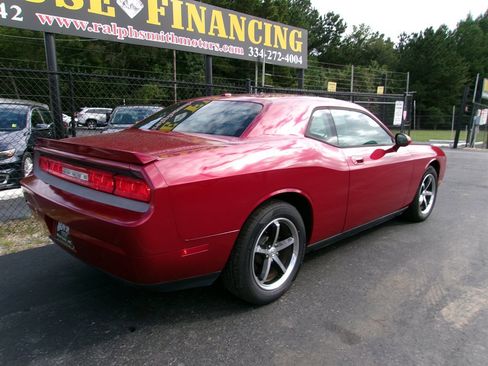 Used 2010 Dodge Challenger SE image 8