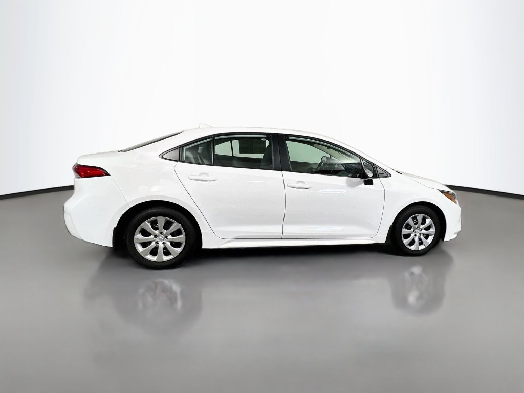 Used 2025 Toyota Corolla LE FWD image 2