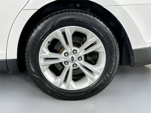 Used 2018 Ford Taurus SE FWD image 28