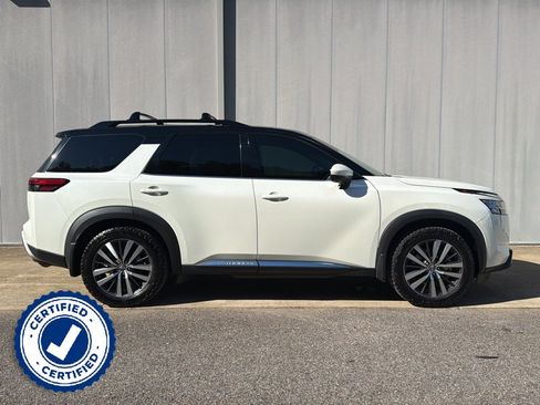 Certified 2022 Nissan Pathfinder Platinum w/ Cargo Package AWD/4WD image 2