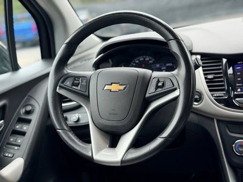 Used 2020 Chevrolet Trax LT w/ LT Convenience Package AWD/4WD image 22