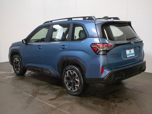 Used 2025 Subaru Forester AWD/4WD image 6