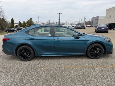 Used 2025 Toyota Camry SE w/ Convenience Package image 6