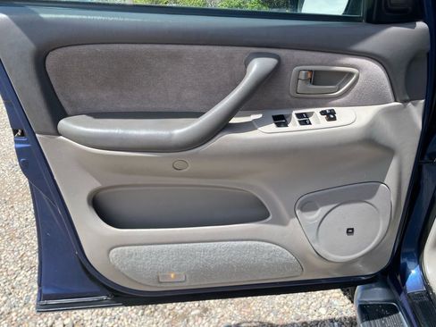 Used 2002 Toyota Sequoia SR5 AWD/4WD image 11