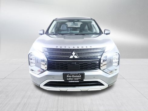 Used 2022 Mitsubishi Outlander SE image 2