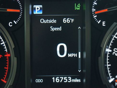 Used 2024 Toyota 4Runner TRD Off-Road Premium w/ Moonroof Package image 4